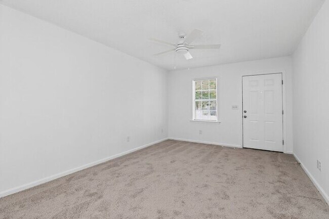 Building Photo - Well-Maintained 2BD/1BA Duplex in Concord, NC!