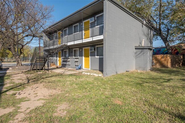 Building Photo - 903 Springdale Rd