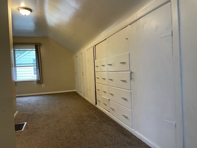 Building Photo - 6904 Norborne Ave