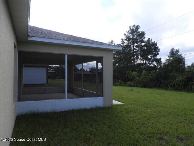 Building Photo - 1650 Wyoming Dr SE