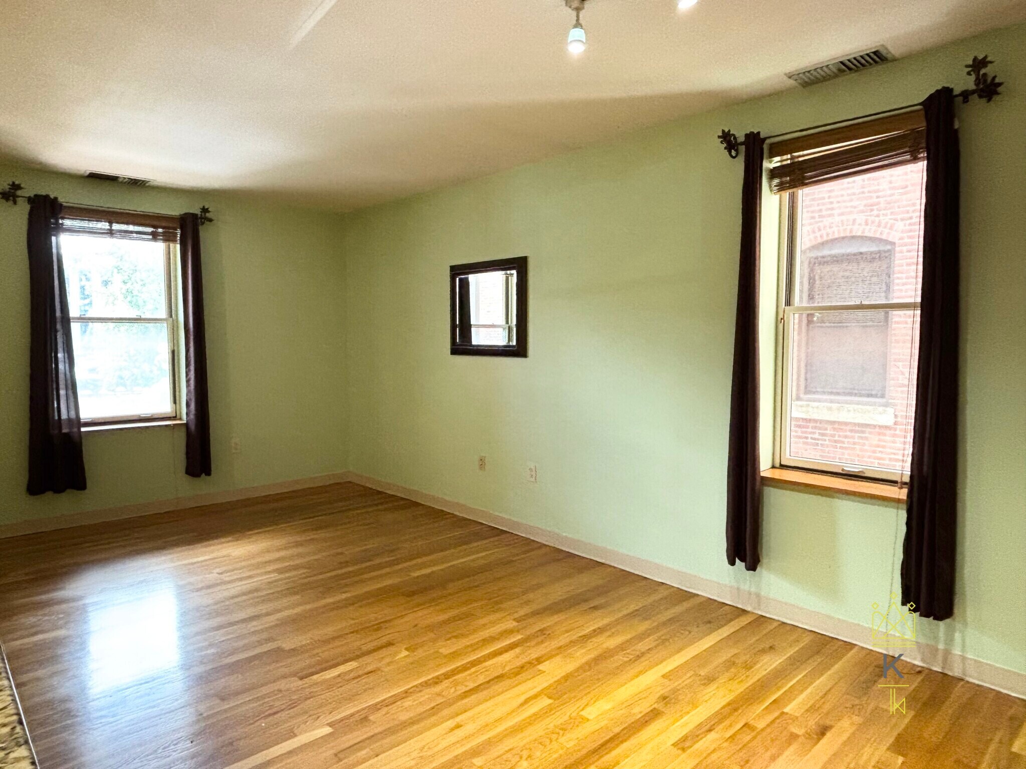 Building Photo - 96 Gainsborough St