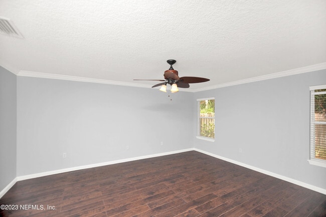 Building Photo - 757 MacKenzie Cir