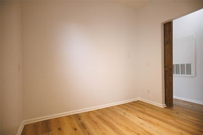 Building Photo - 3840 Far W Blvd