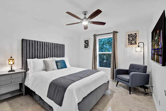 Building Photo - 2065 SW 28th Terrace