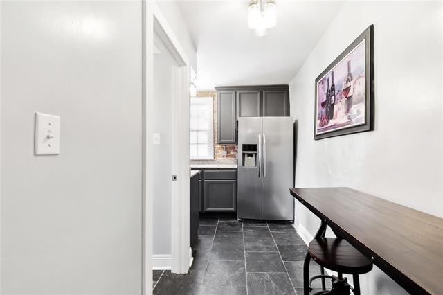 Building Photo - 823 Dauphine St