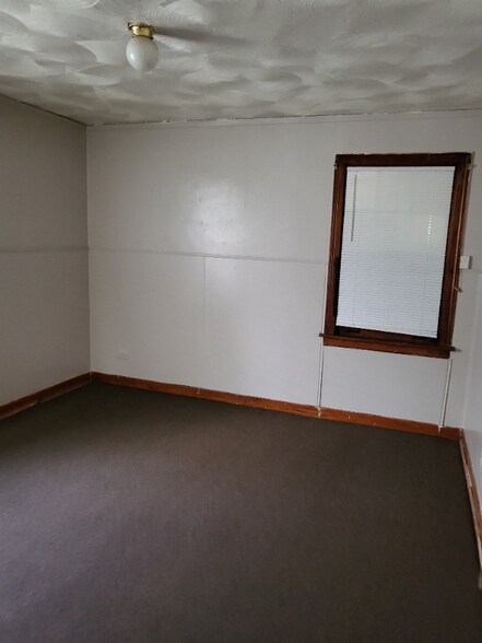 Building Photo - 164 E 119th St