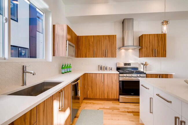 Building Photo - 2258 W Powers Ave