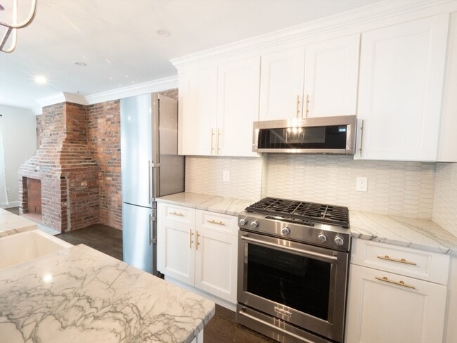 Building Photo - 210 Third St