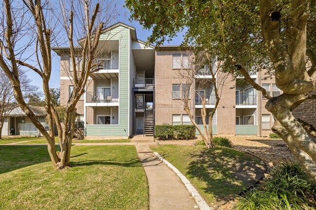 Primary Photo - 12166 Metric Blvd