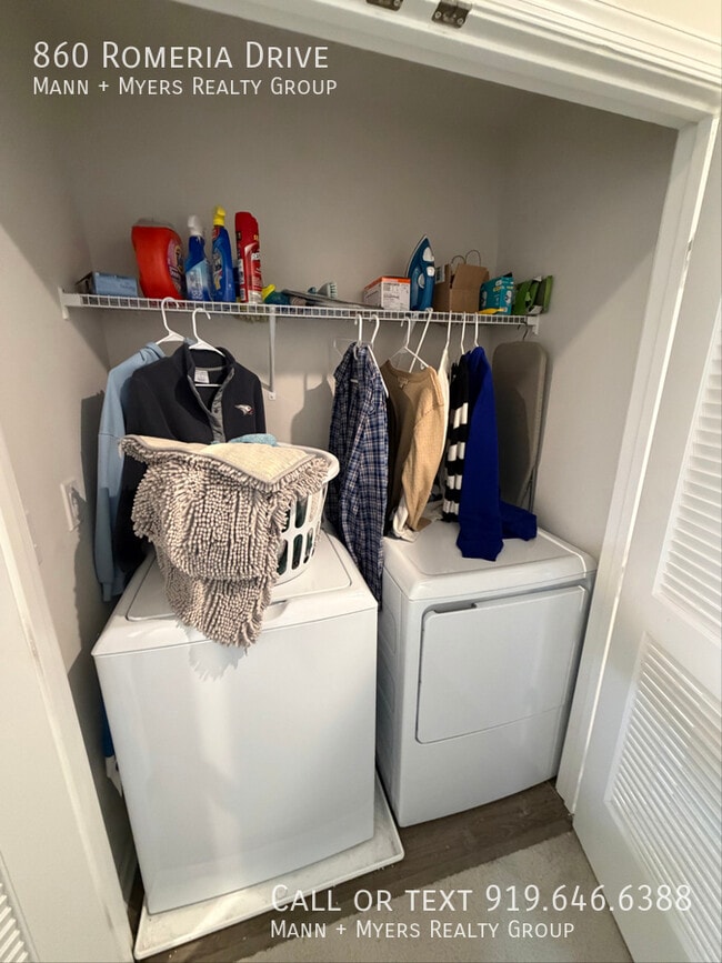 Building Photo - 860 Romeria Dr