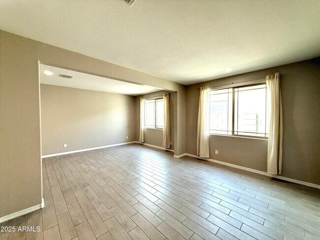 Building Photo - 5542 N 107th Ln