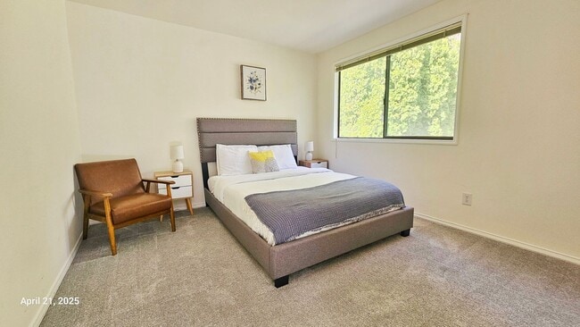 Building Photo - Beautiful Remodeled 4 Bedroom and 2.5 Bathroom Single Family House - Bellevue