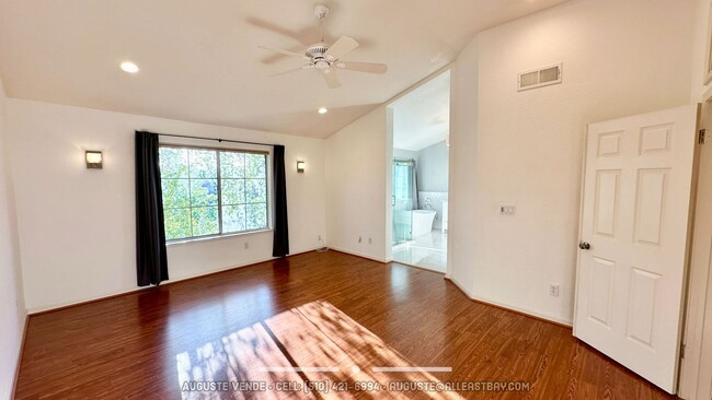 Building Photo - Stunning and Spacious Home in Amazing Cond...