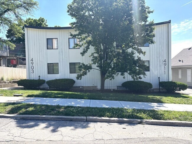 Building Photo - 4903 Walnut St