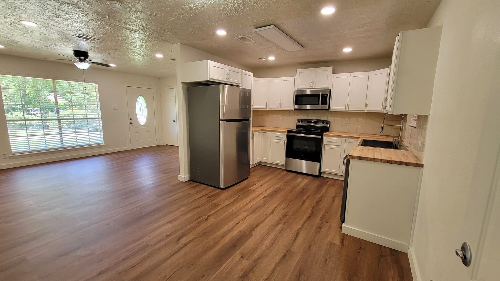 Building Photo - 2100 Hill Top Ct