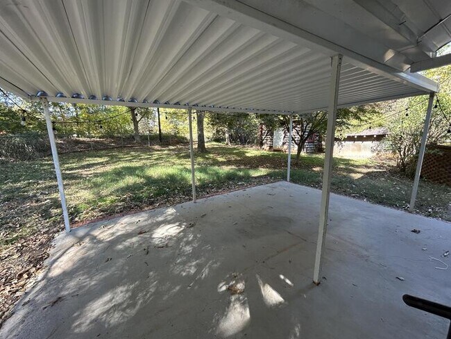 Building Photo - 601 Williams St