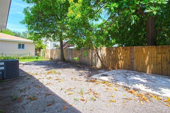 Building Photo - 4647 NW 15th Ct