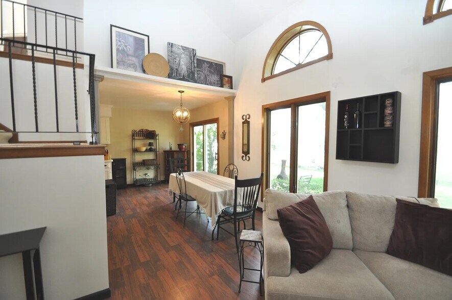 Building Photo - 17573 Pheasant Dr