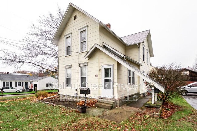 Building Photo - 870 S Main St