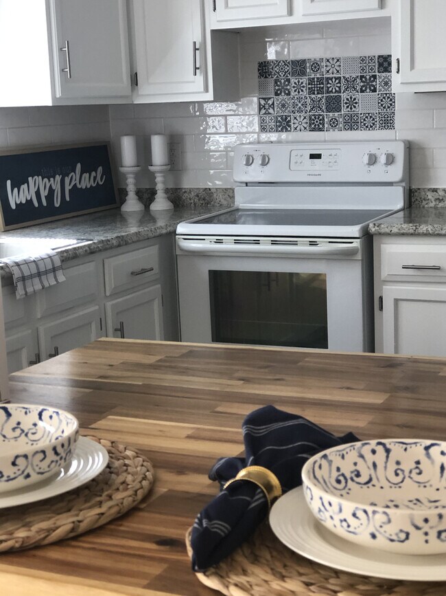 Building Photo - 7398 Eisenhower Dr