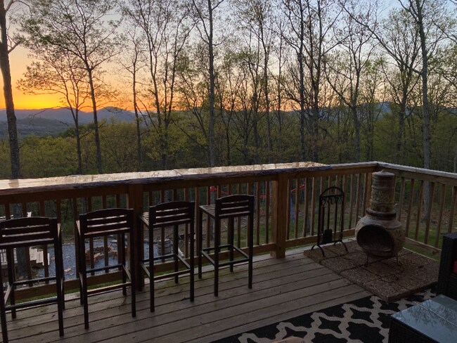 1086 John Delk Rd - 1086 John Delk Rd Hendersonville NC 28792 ...