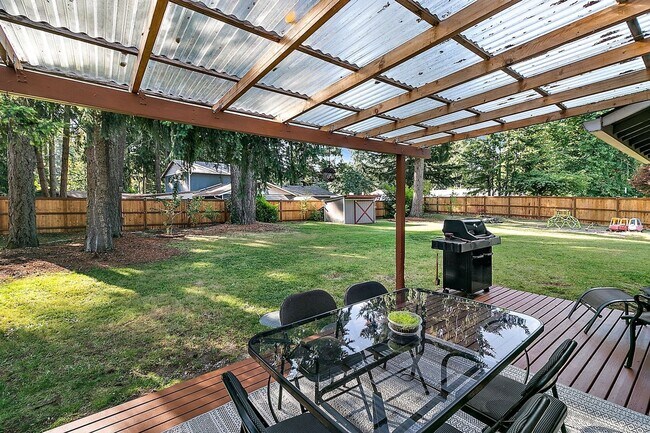 Building Photo - Lakeside Living in Lacey's Lake Forest Nei...