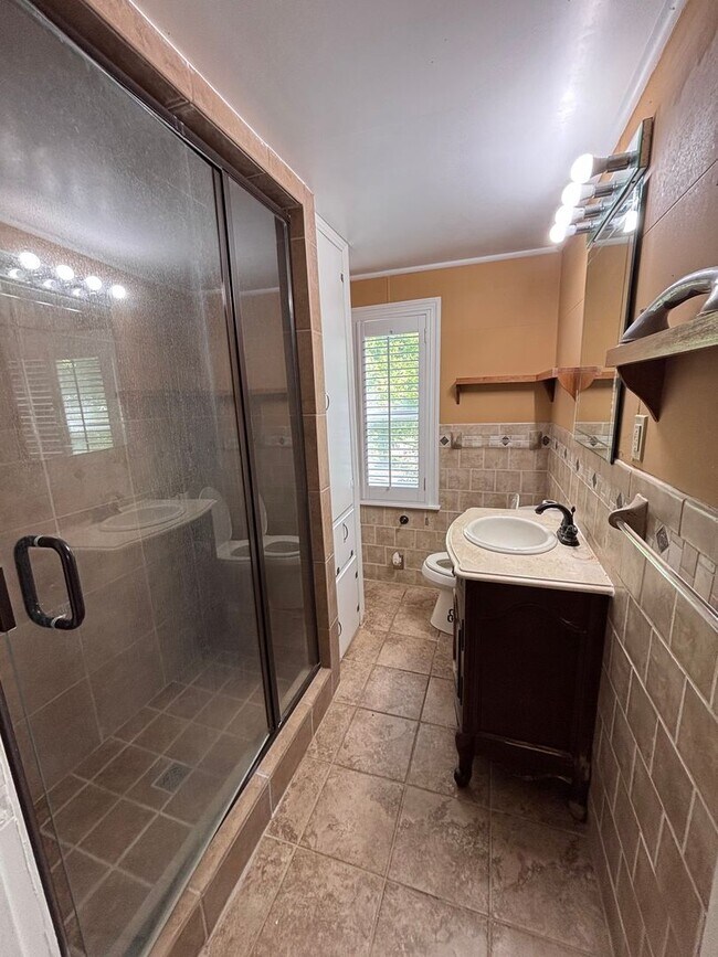 Building Photo - 2 bed 2 bath home in Historic District