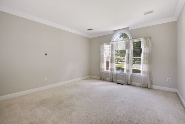 Building Photo - 3 Bed 2 Full Bath 2 Half Bath - Silver Spring Colonial - Military clause supported