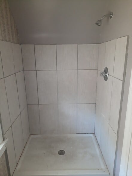 Shower - 2120 Allston Ave