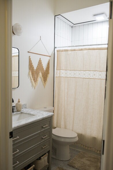Building Photo - 2015 Forbes Ave