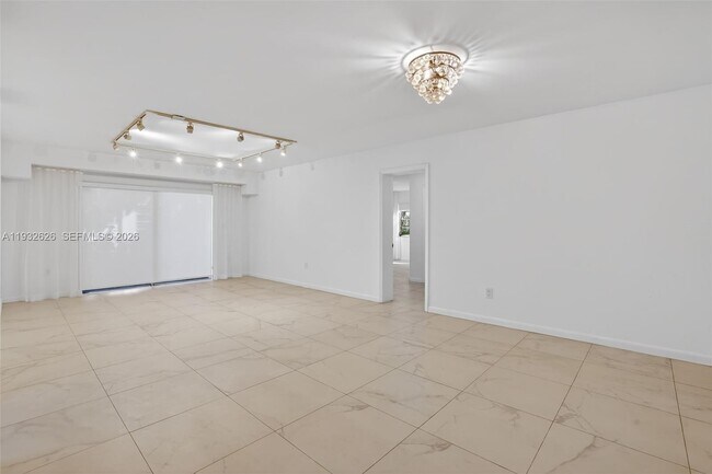 Building Photo - 1239 Mariposa Ave