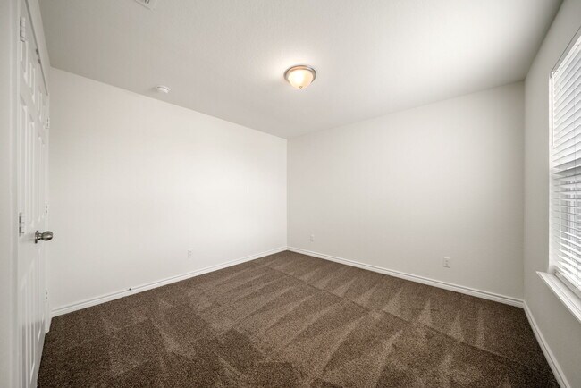 Building Photo - 3218 Comanche Crossing