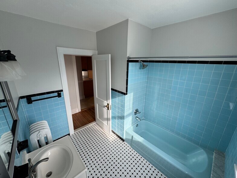 Bathroom - 34 Nesbit Ave