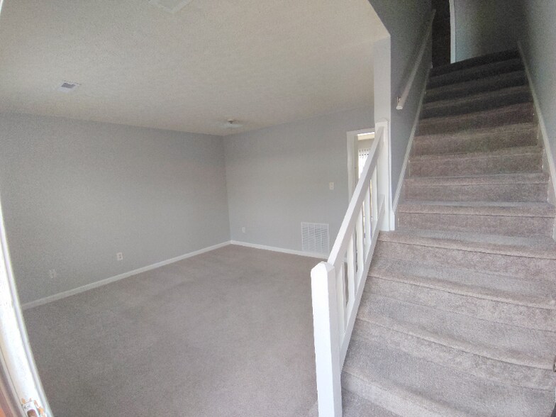 Building Photo - 16 Duiguid Dr