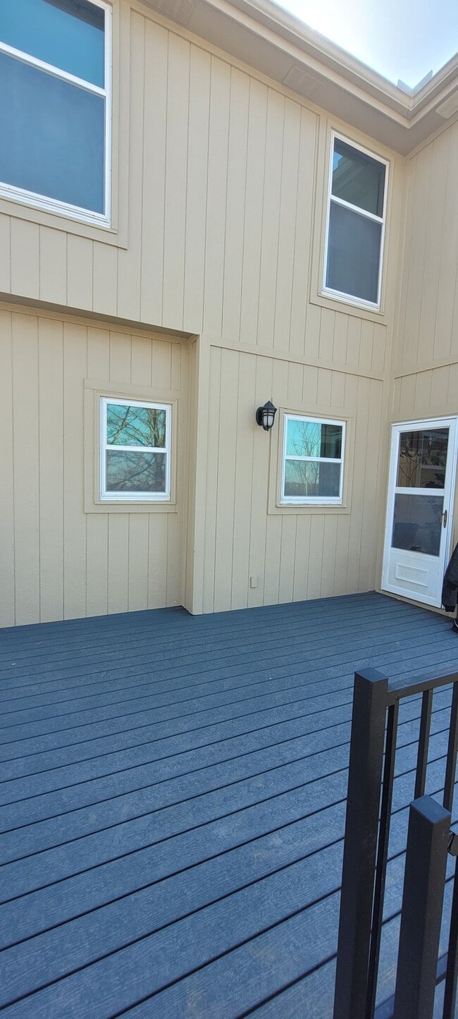 Building Photo - Fruitfully ready for your move in!