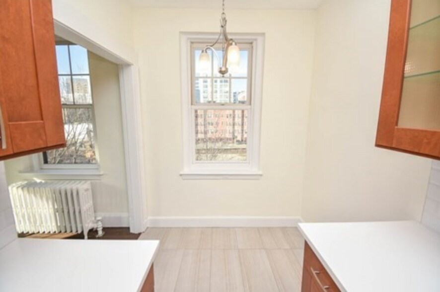 Building Photo - 62 Queensberry St