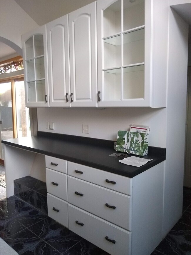 Building Photo - 1007 Dewey Ave NE