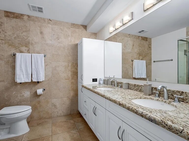 Building Photo - 7137 E Rancho Vista Dr