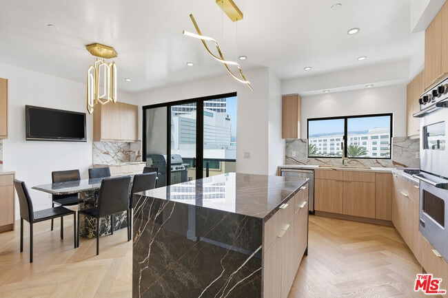 Primary Photo - 121 Canon Dr