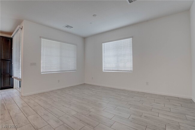 Building Photo - 5730 Sky Pointe Dr