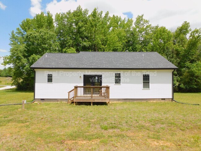 Building Photo - 3773 Hinshaw Country Rd