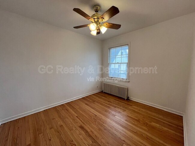 Building Photo - 20 N 5th Ave