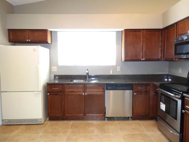 Building Photo - Three bedroom, two bath home!