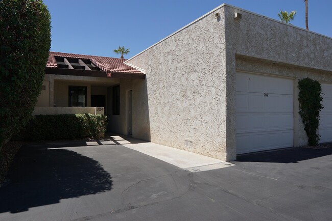 Building Photo - 204 N Hermosa Dr