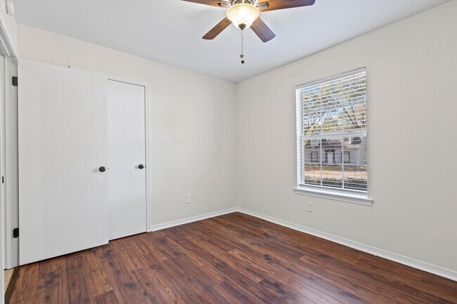 Building Photo - 165 Montclair Loop