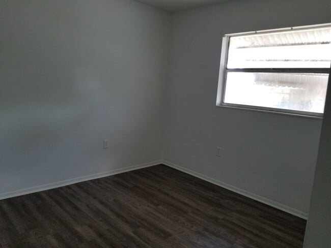 Building Photo - Southwest Winter Haven Three-Bedroom Home