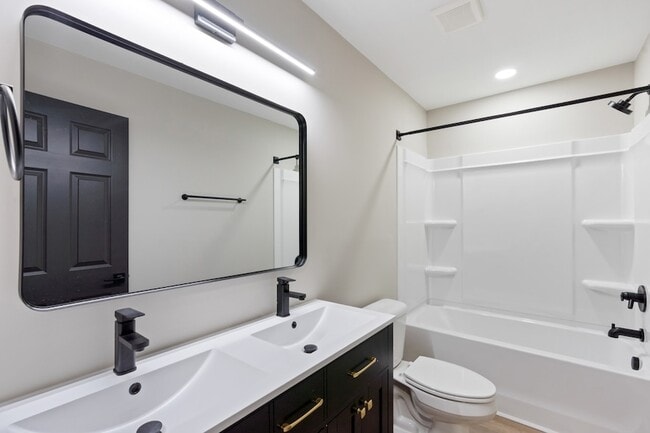 Building Photo - 804 Martin St