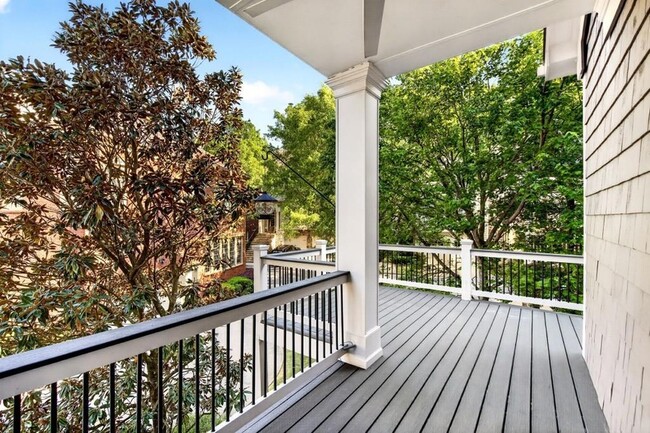 Building Photo - 16 Conifer Cir NE