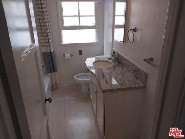 Building Photo - 8559 Holloway Dr