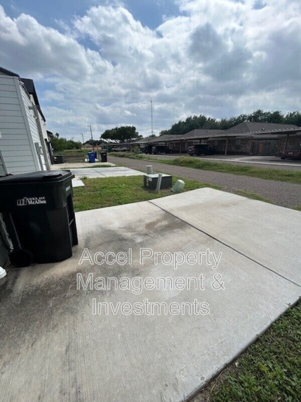 Building Photo - 6617 N 5th St